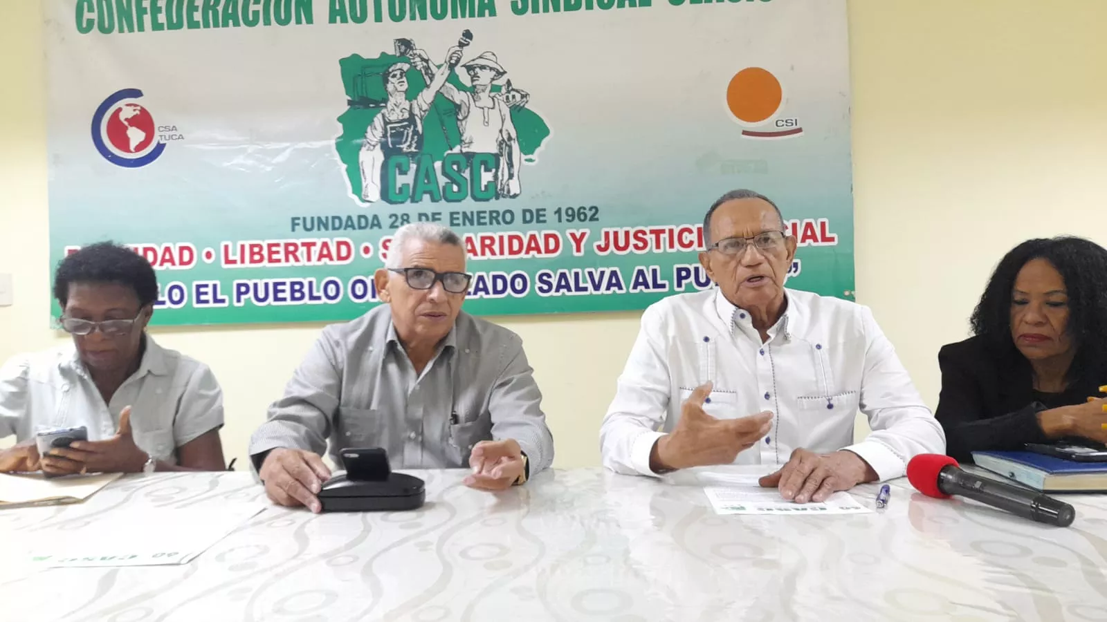 Trabajadores llaman Gobierno a intervenir en conflicto de médicos y ARS