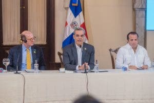 Gobierno anuncia sustituirán 10 mil pisos de tierra por concreto en todo el país