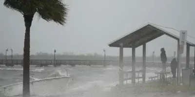Huracán Nicole rompe barreras en Florida