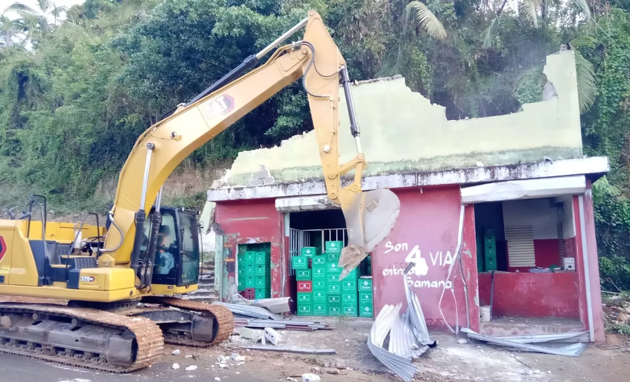 Obras Públicas recupera espacios ocupados ilegal en diferentes carreteras