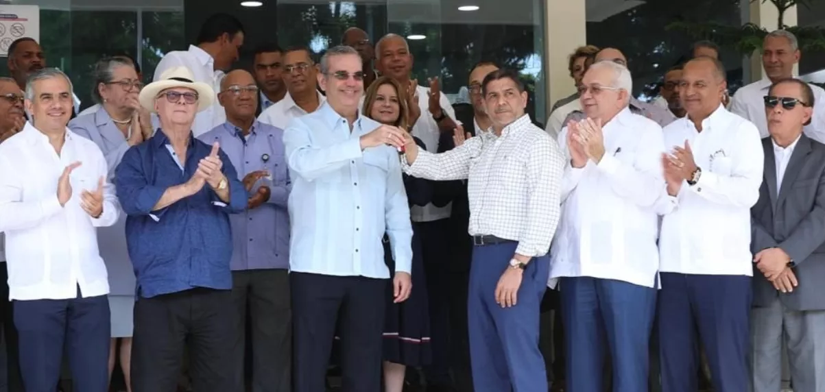 M aquinarias y equipos fueron recibidas por el ministro de Agricultura, Limber Cruz. M aquinarias y equipos fueron recibidas por el ministro de Agricultura, Limber Cruz.