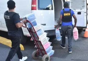 Ocupan 62 paquetes de cocaína debajo de buque en puerto Sans Souci