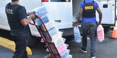 Ocupan 62 paquetes de cocaína debajo de buque en puerto Sans Souci