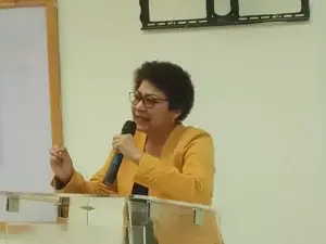 Valoran candidatura presidencial de profesora María Teresa