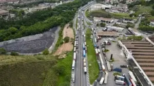 Brasil: camioneros protestan contra la victoria de Lula mantienen 236 bloqueos