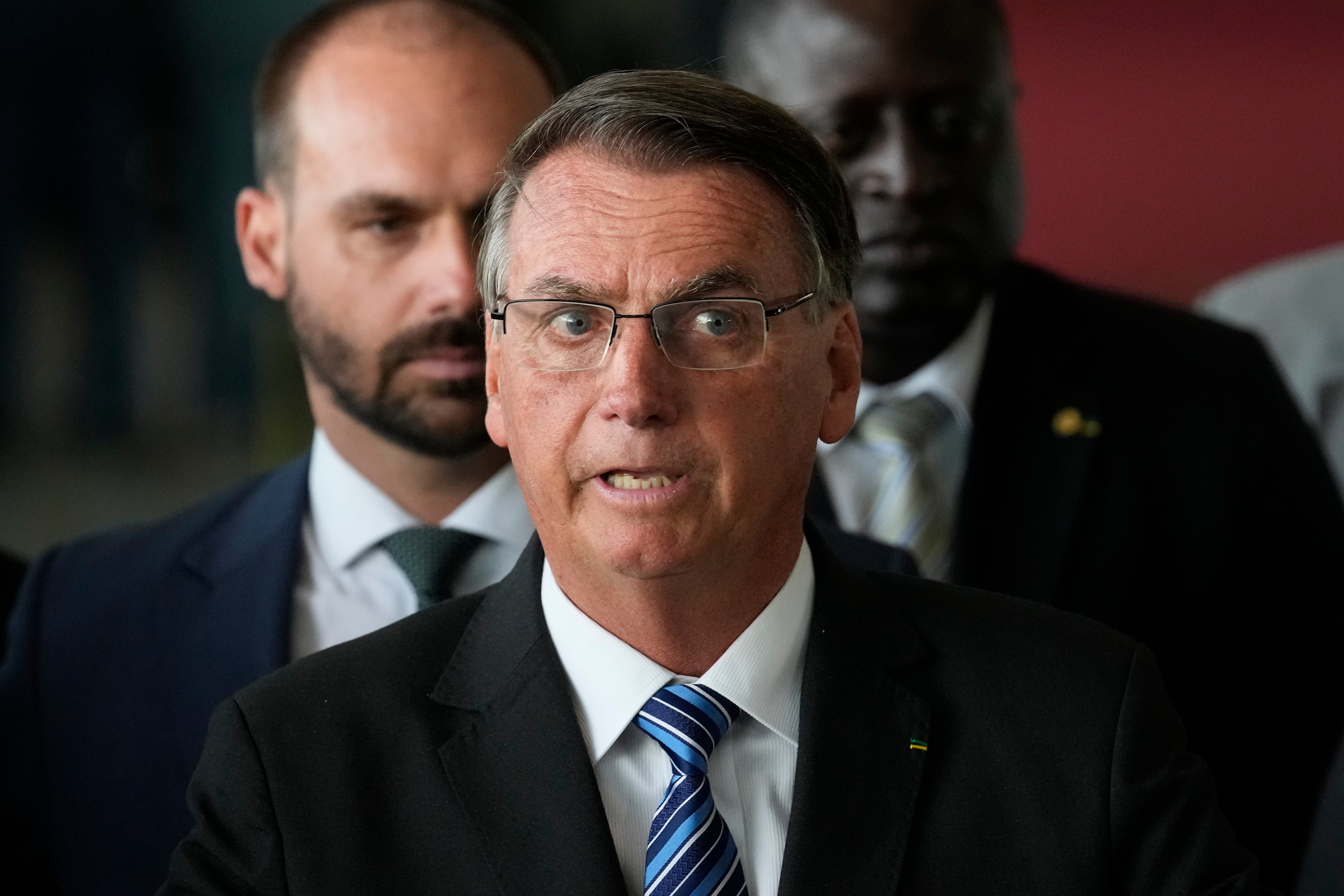 Bolsonaro da a entender que admite la derrota y desautoriza a los camioneros