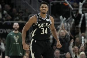 Antetokounmpo y Ayton, jugadores de la semana en la NBA