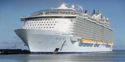 Taíno Bay recibe “Allure of the Seas“, uno de los barcos más grande del mundo