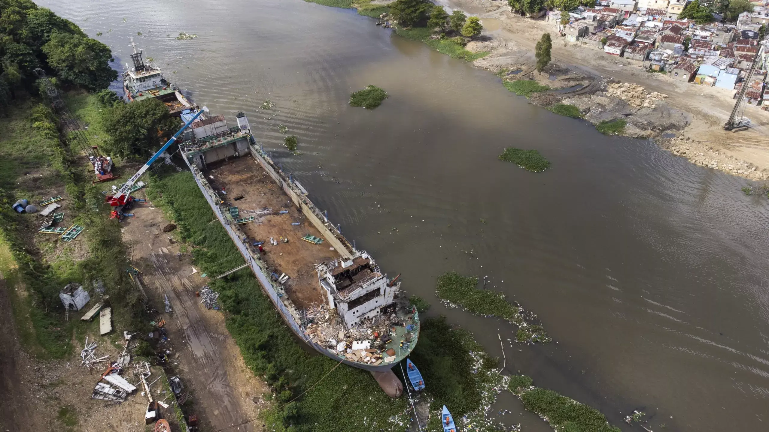 El reto de liberar al río Ozama de ocho colosos que yacen en su lecho