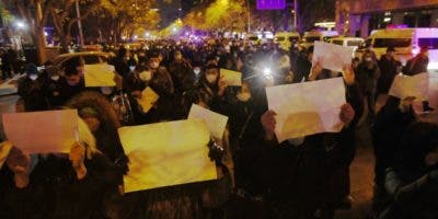 Las bolsas chinas registran caídas ante múltiples protestas contra cero covid