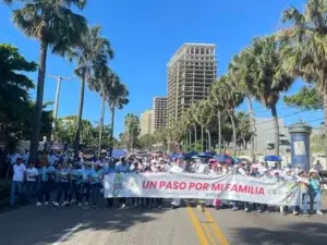 Católicos realizan multitudinaria caminata Un Paso Por Mi Familia