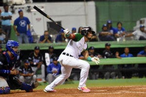 Gustavo Núñez pega hit de oro para Estrellas dejar en el terreno al Licey