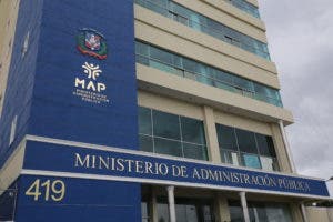 Abinader pasa al titular del MAP poder dar licencia a candidatos