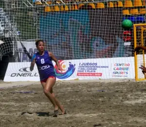 Balonmano femenino clasifica a semifinales en juegos playeros