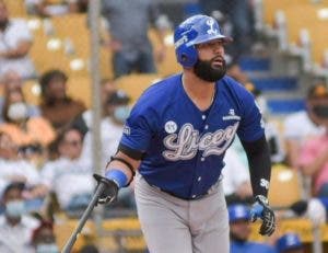 Nomar Mazara se reporta con los Tigres del Licey con miras a su debut