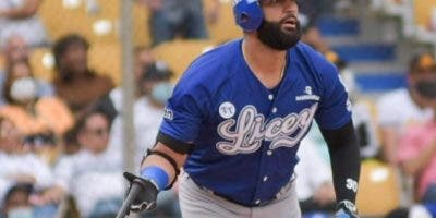 Nomar Mazara se reporta con los Tigres del Licey con miras a su debut