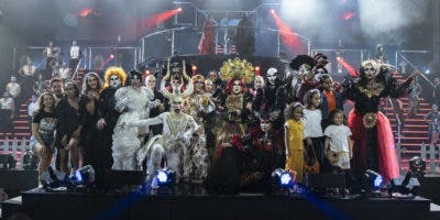 Espectáculo de Halloween “Luna de Sangre” asombra al público