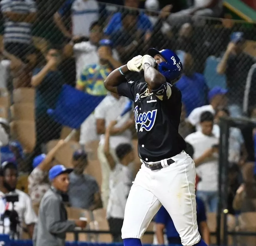 Licey se impone ante Estrellas y empatan nuevamente en la cima con las Águilas