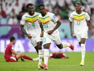 Senegal derrota al anfitrión Qatar y mete presión a Ecuador en Grupo A del Mundial