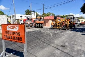 Obras Públicas realiza plan de asfaltado en Barahona por inversión superior a RD$210 millones