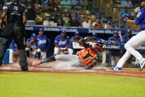 Navarro y Valdés guían triunfo Toros sobre el Licey