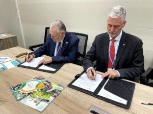 Medio Ambiente firma acuerdo que permitirá acceder a fondos para impulsar desarrollo sostenible