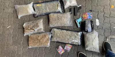 Autoridades incautan 9 paquetes de marihuana y dos pistolas en Puerto de Haina