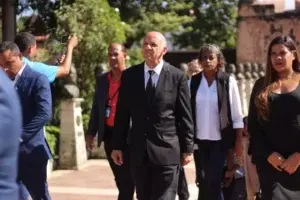 Centros Tecnológicos Comunitarios deposita ofrenda floral en el Altar de la Patria