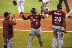 Gigantes derrotan a los Tigres en el primer juego de una doble cartelera