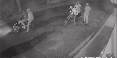 Capturan a supuestos delincuentes asaltaron hombre y mujer para despojarlos de motocicleta