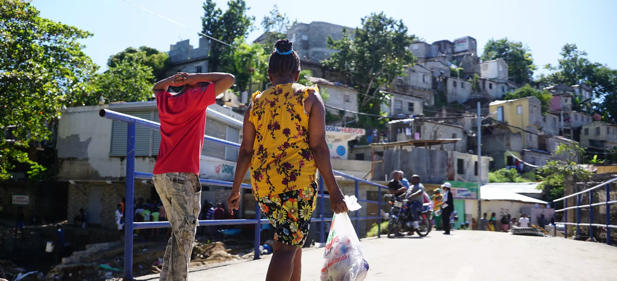 Pobres que lo perdieron todo por las lluvias susbisten con asistencia del Gobierno