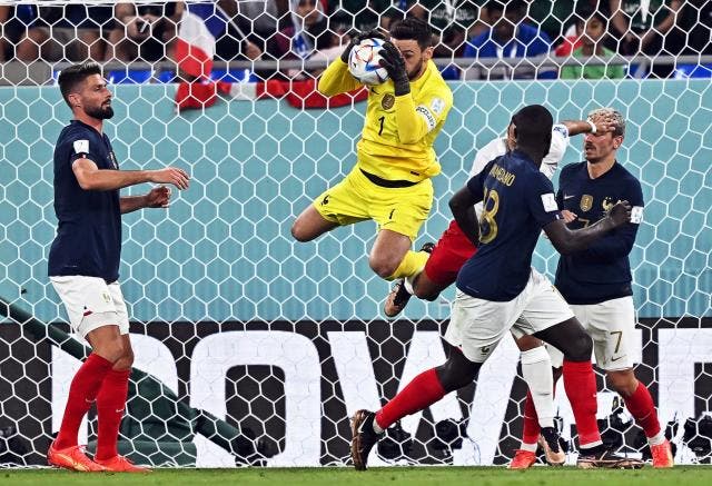 2-1. Francia, primera clasificada para octavos con doblete de Mbappe
