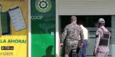 Arrestan a dos personas por asalto a sucursal de cooperativa en Moca