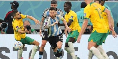 Messi anota y Argentina vence 2-1 a Australia en el Mundial