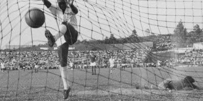 Muere Pelé: el partido que le valió al astro brasileño el título de «rey»