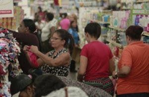 Las ventas dinamizan el comercio en las tiendas