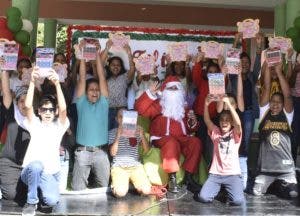 Hijas de la Caridad celebran fiesta a cientos de niños