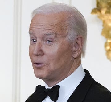 Joe Biden firma ley para evitar huelga del tren