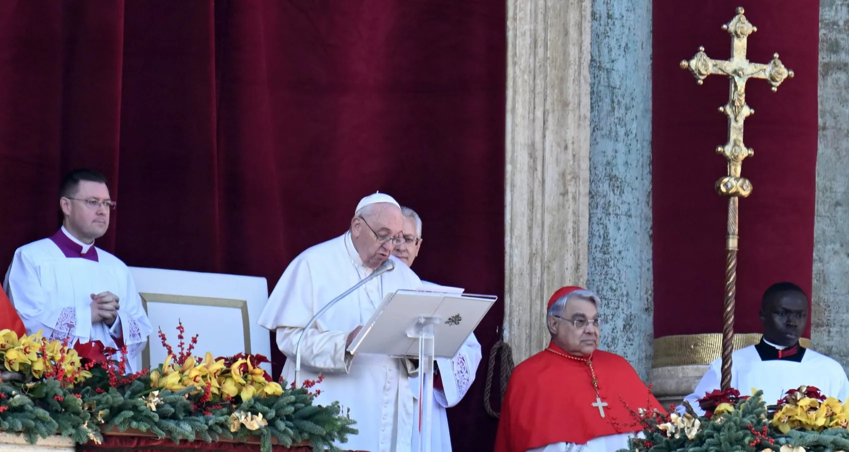 Papa pide cese la insensata guerra en Ucrania en su mensaje de Navidad