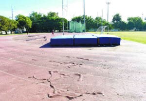 Pista calentamiento está destruida y en el olvido