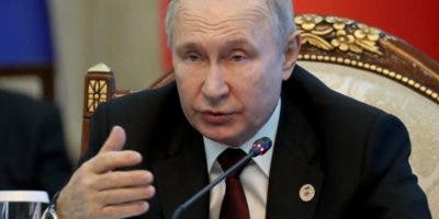 Putin destaca Rusia aumentó extracción de petróleo en 2022