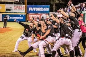 Dos jonrones de Siri y uno de Ozuna aseguran la semifinal a Gigantes