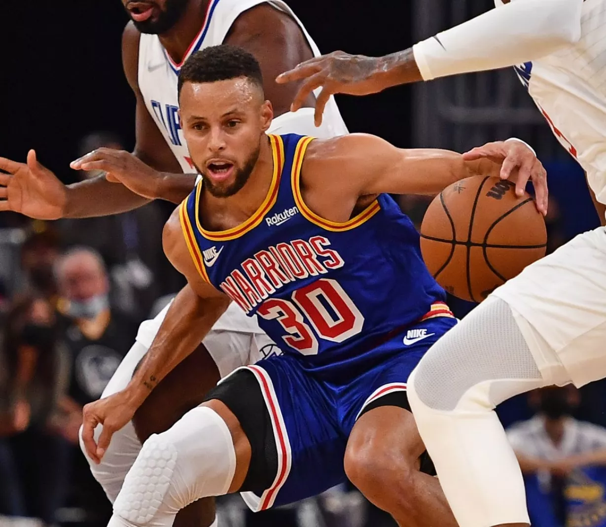 Steph Curry el rey de los triples y sus Warriors  volvieron  a ser la  referencia de éxito NBA.  AP