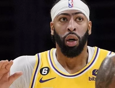 Anthony Davis despotrica contra los árbitros tras el revés de Lakers