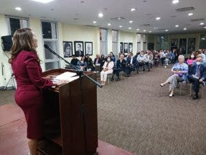 Altagracia Ortiz pone a circular libro con duras críticas al sistema de salud