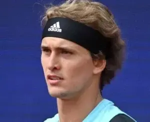 Zverev busca  forma; se impone a Djokovic