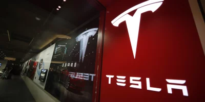 Las acciones de Tesla han caído casi 70% en el año