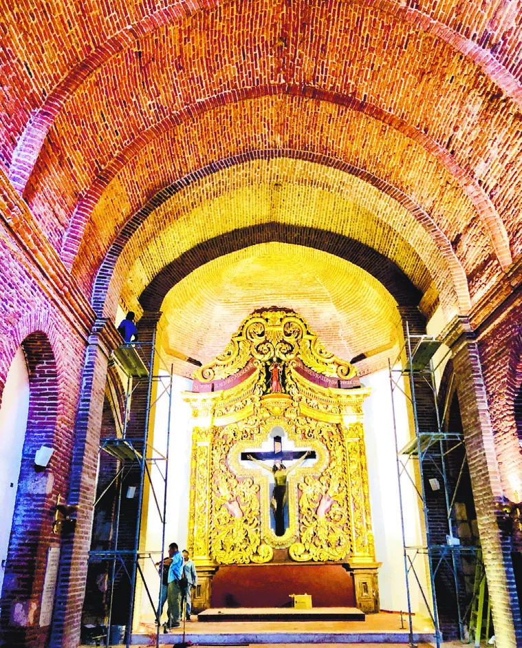 Aspecto general de la capilla, con el retablo al fondo. fotos cortesía de José Enrique Delmonte