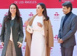 Kate del Castillo y Eugenio Derbez se reúnen con la reina Letizia en Los Ángeles