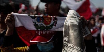 Un millar de peruanos marchan en Lima a favor de las fuerzas del orden